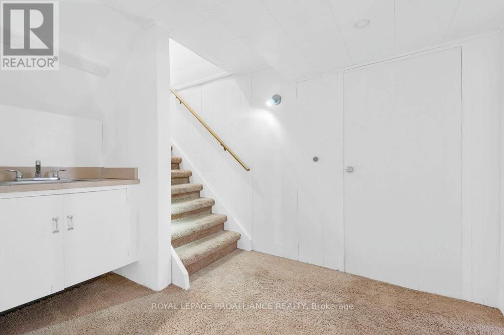 556 ROSEBUSH ROAD Image 28