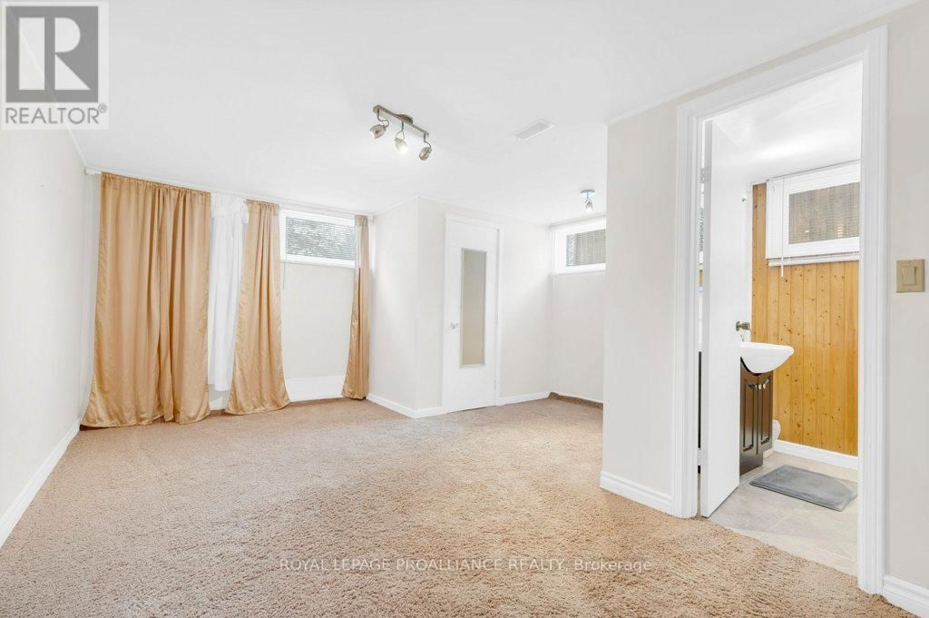 556 ROSEBUSH ROAD Image 29