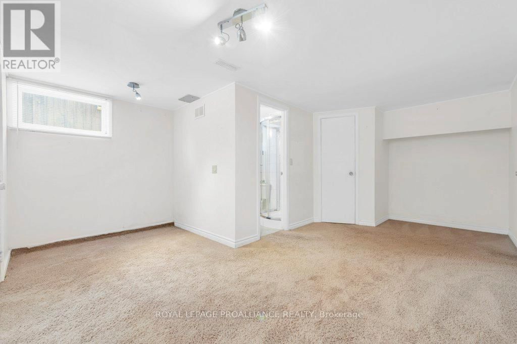 556 ROSEBUSH ROAD Image 30