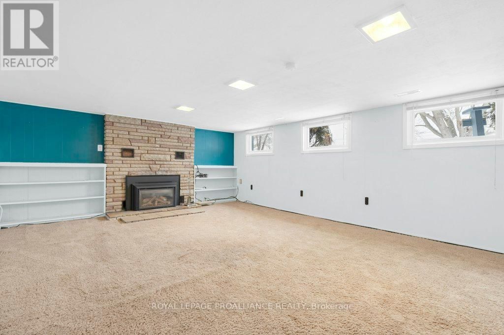 556 ROSEBUSH ROAD Image 32