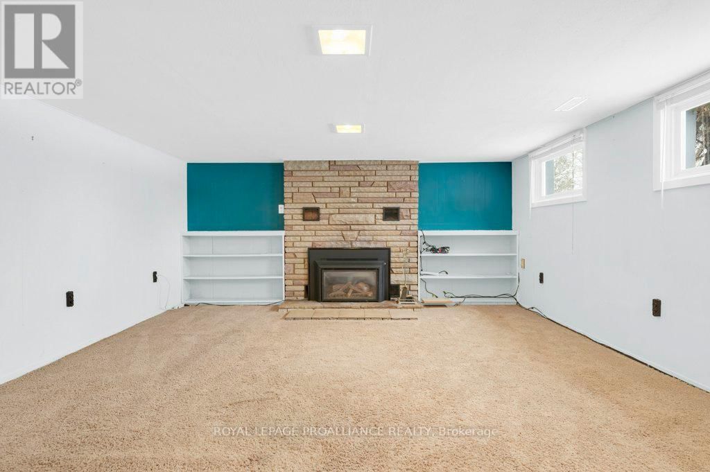 556 ROSEBUSH ROAD Image 33