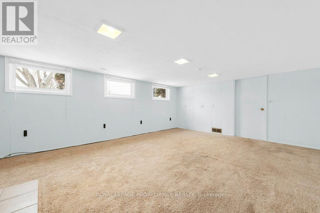 556 ROSEBUSH ROAD Image 35