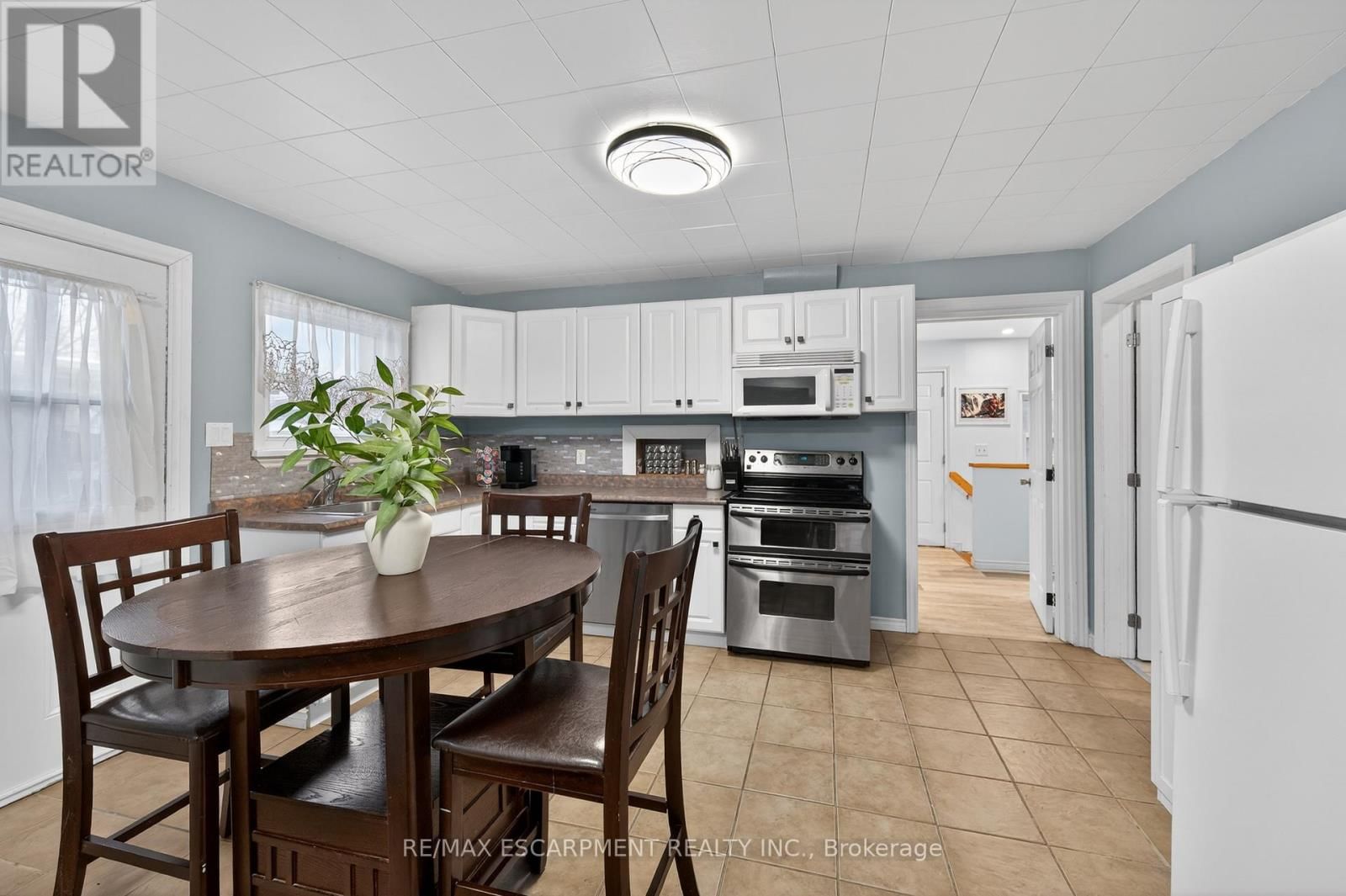 149 ELGIN STREET Image 14