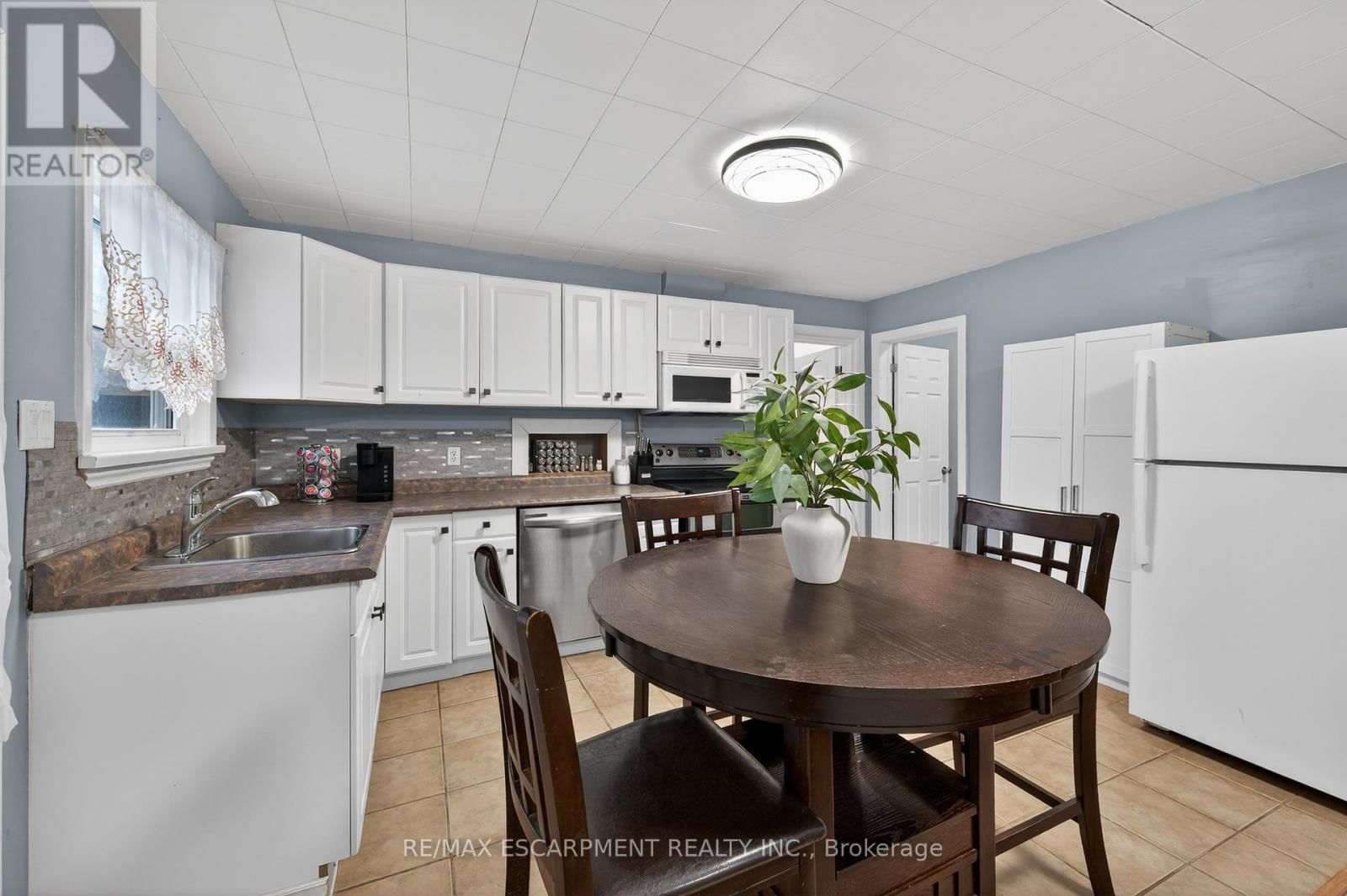 149 ELGIN STREET Image 15