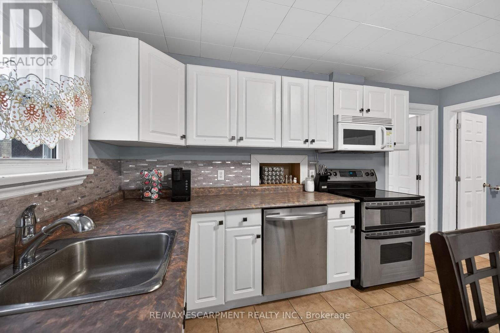 149 ELGIN STREET Image 16