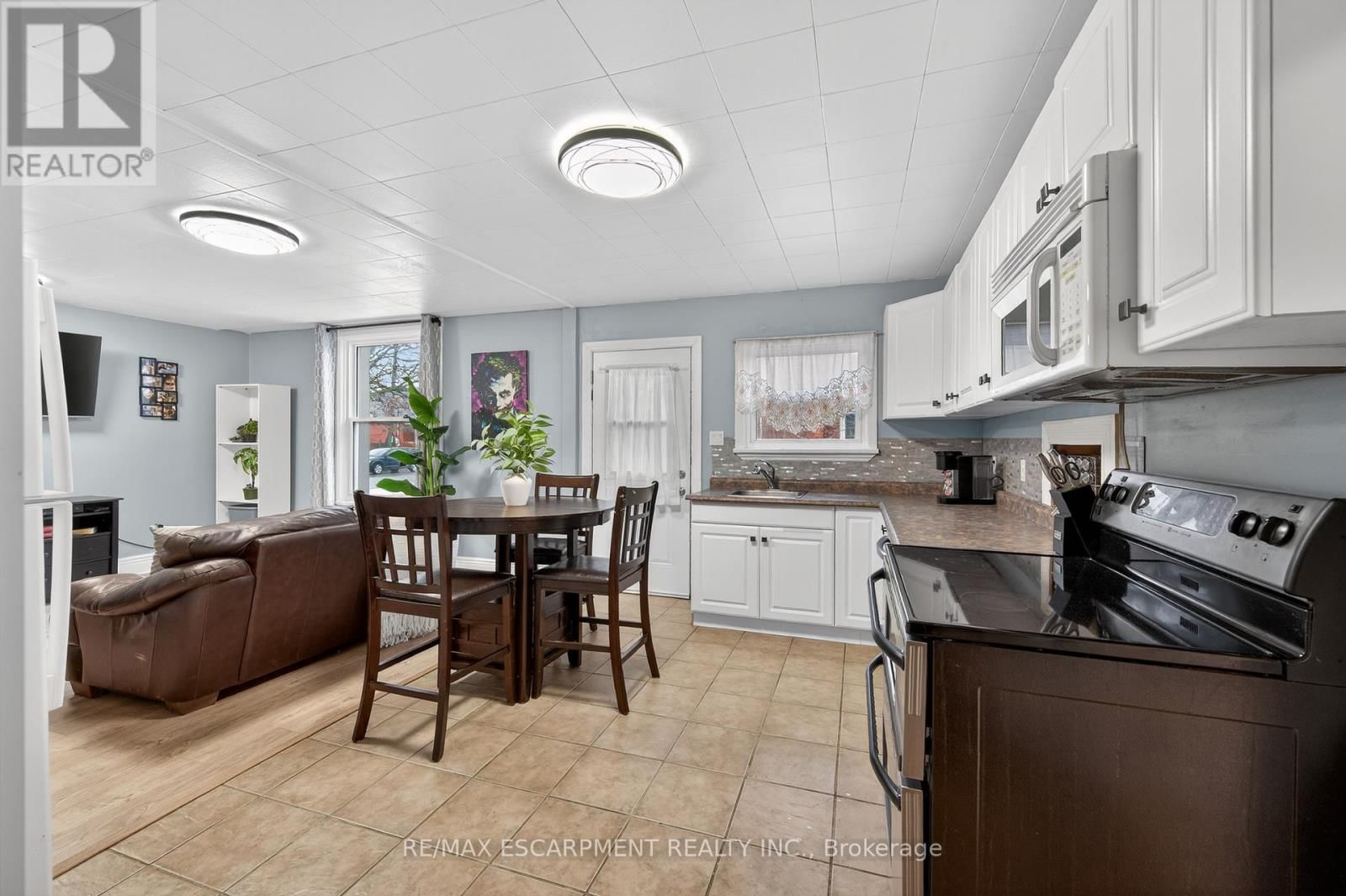 149 ELGIN STREET Image 17