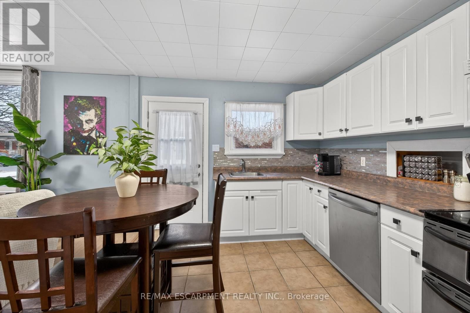 149 ELGIN STREET Image 18