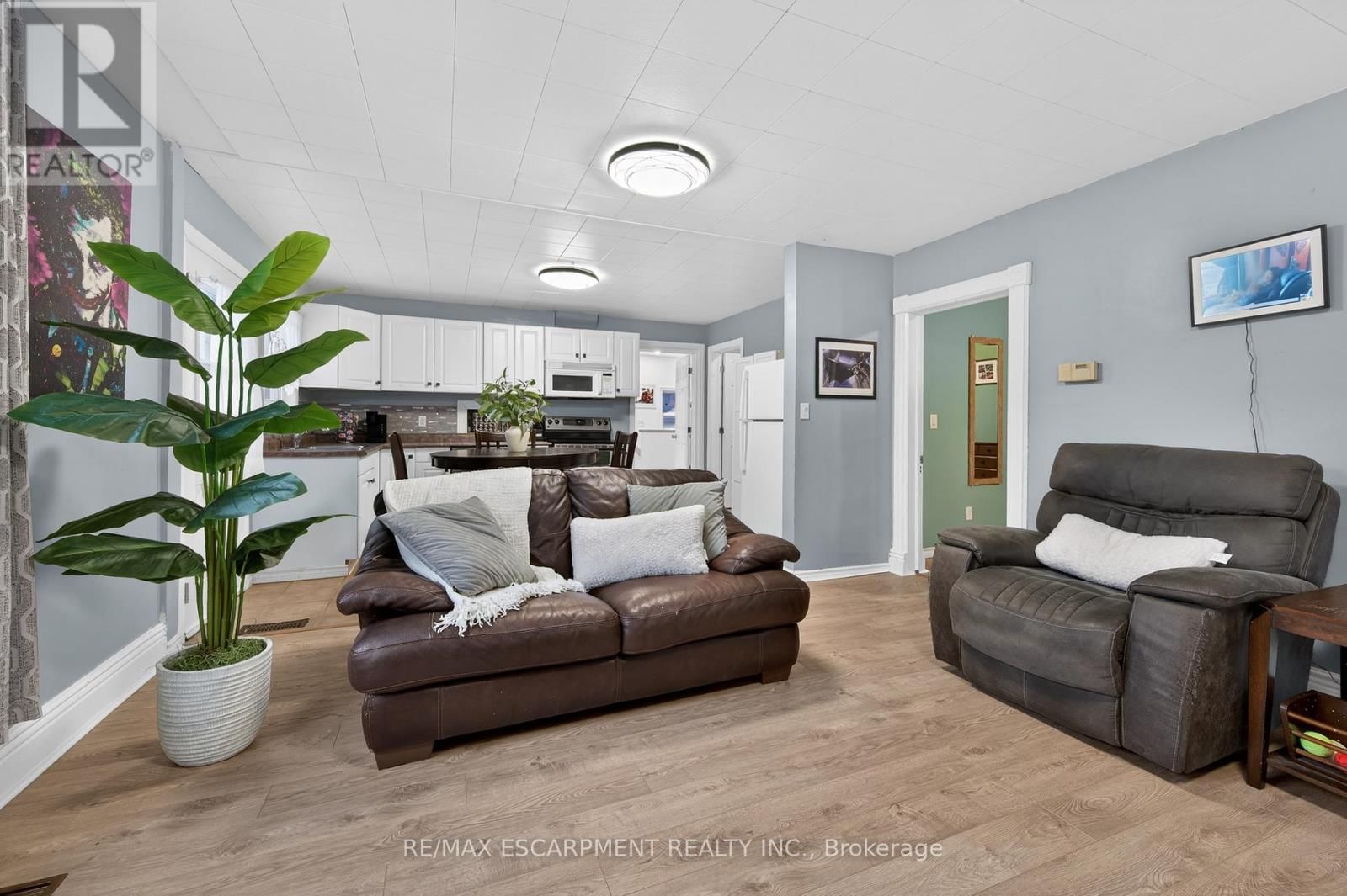 149 ELGIN STREET Image 9