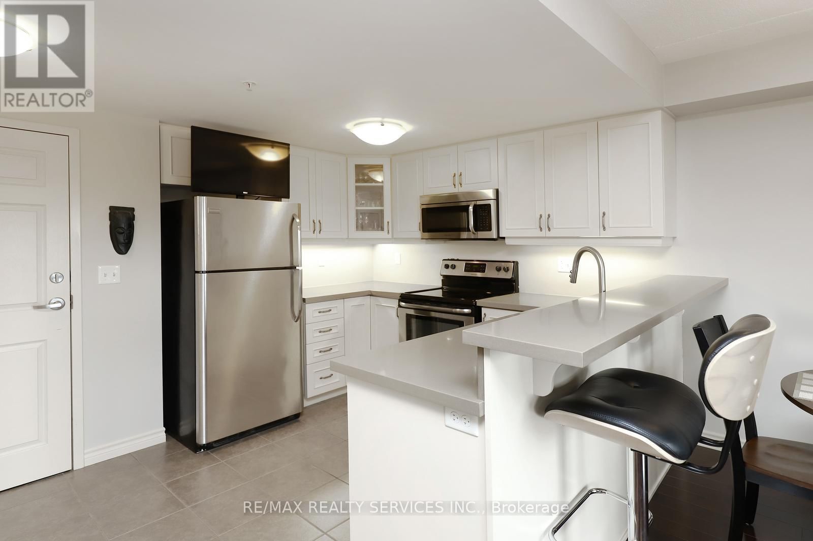 301 - 60 LYNNMORE STREET Image 10