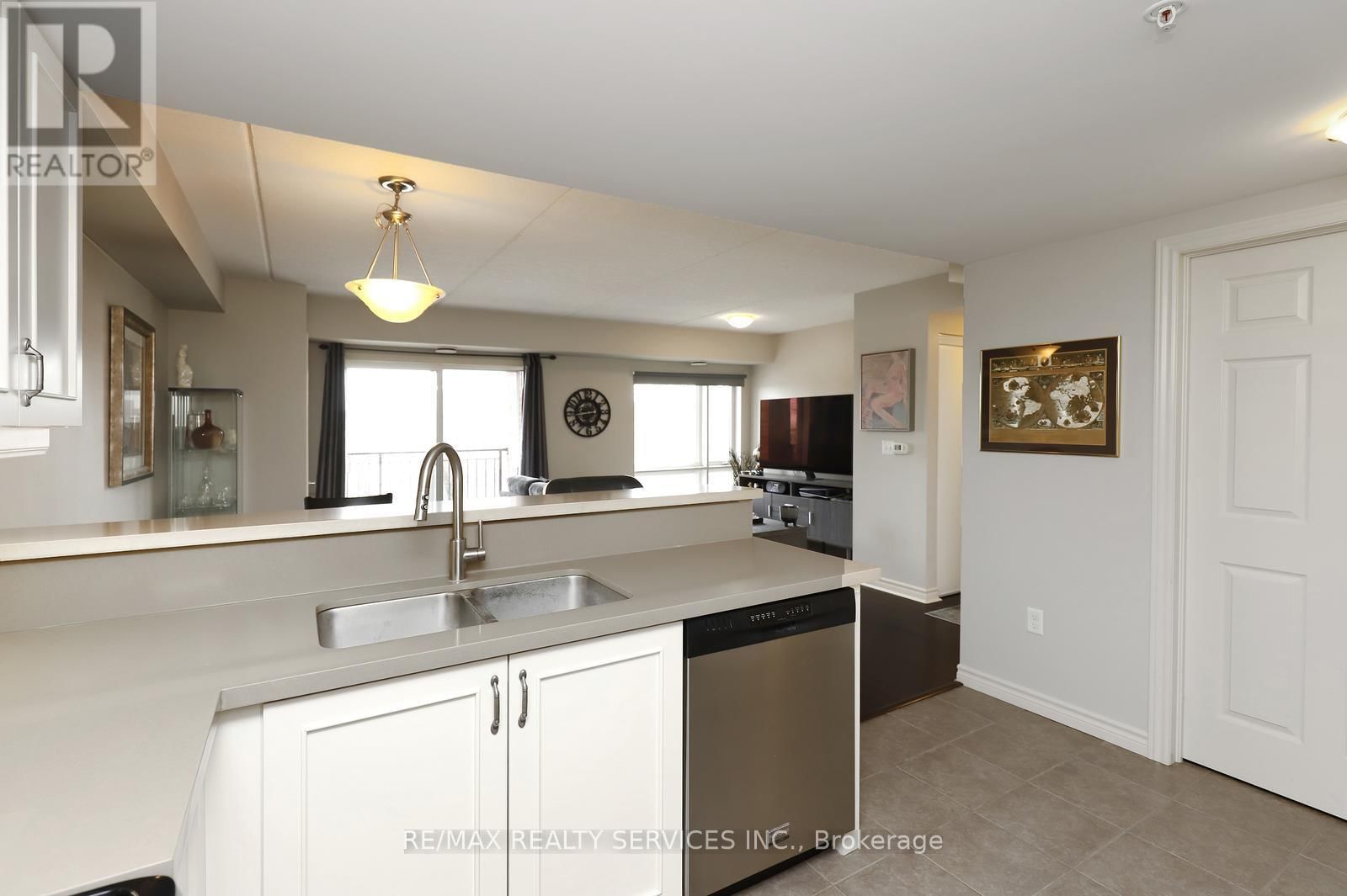 301 - 60 LYNNMORE STREET Image 16