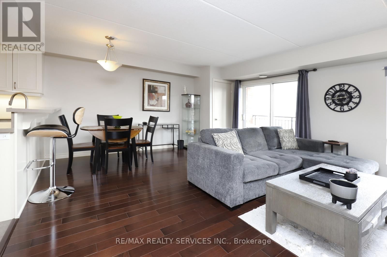 301 - 60 LYNNMORE STREET Image 17