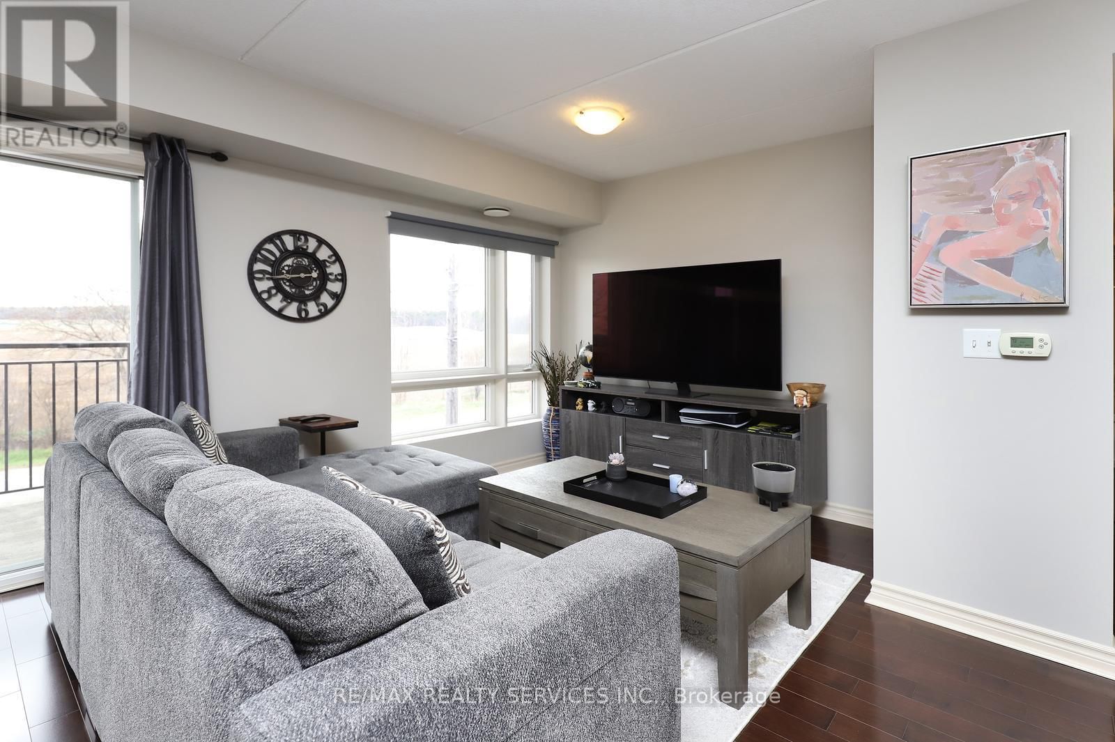 301 - 60 LYNNMORE STREET Image 19