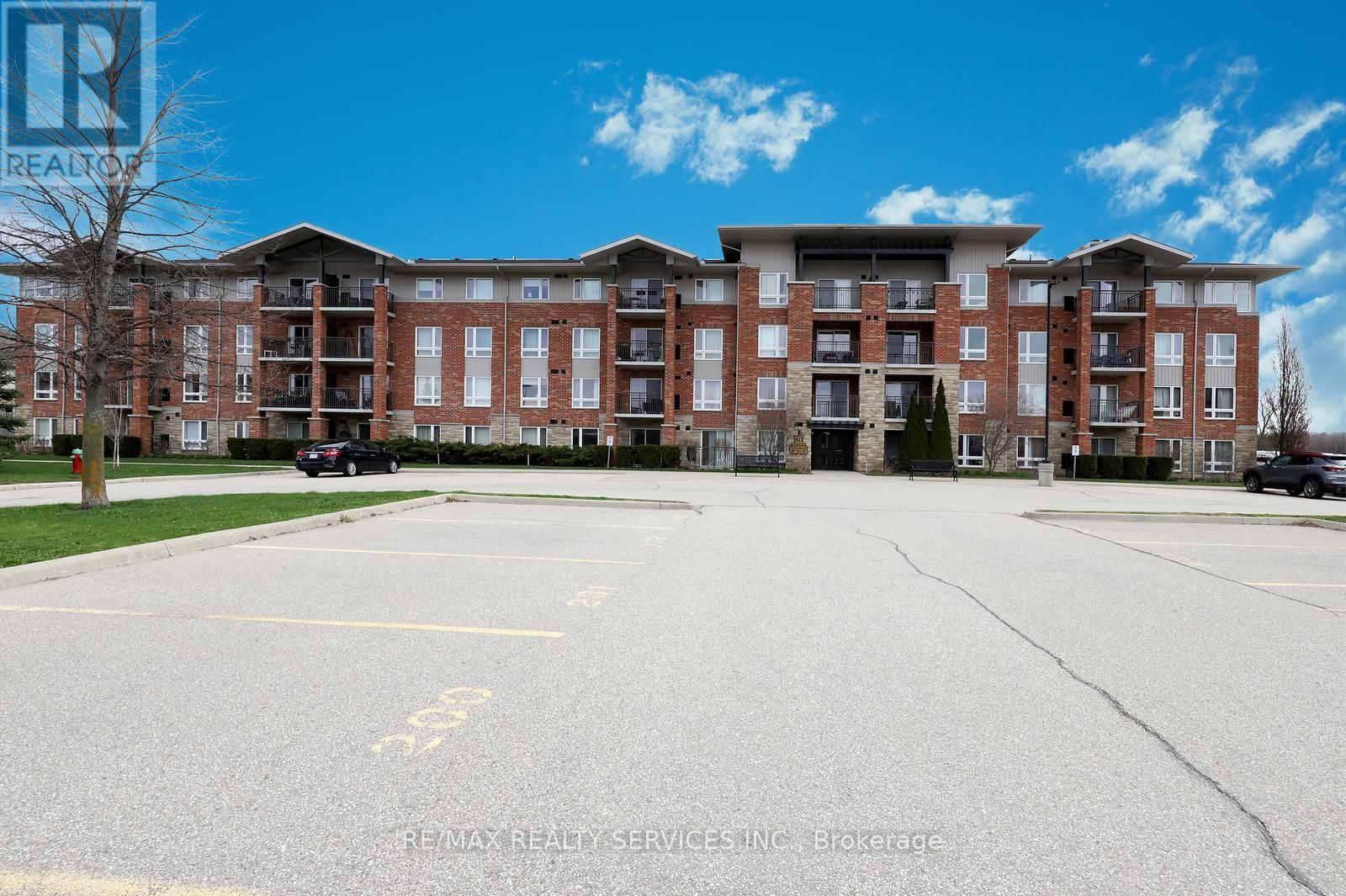 301 - 60 LYNNMORE STREET Image 2