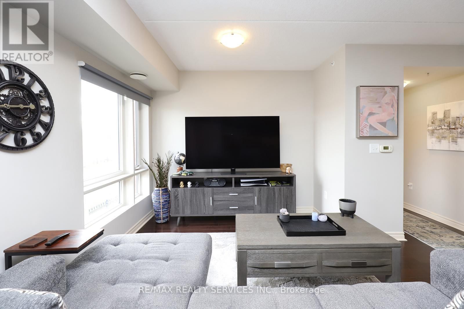 301 - 60 LYNNMORE STREET Image 21