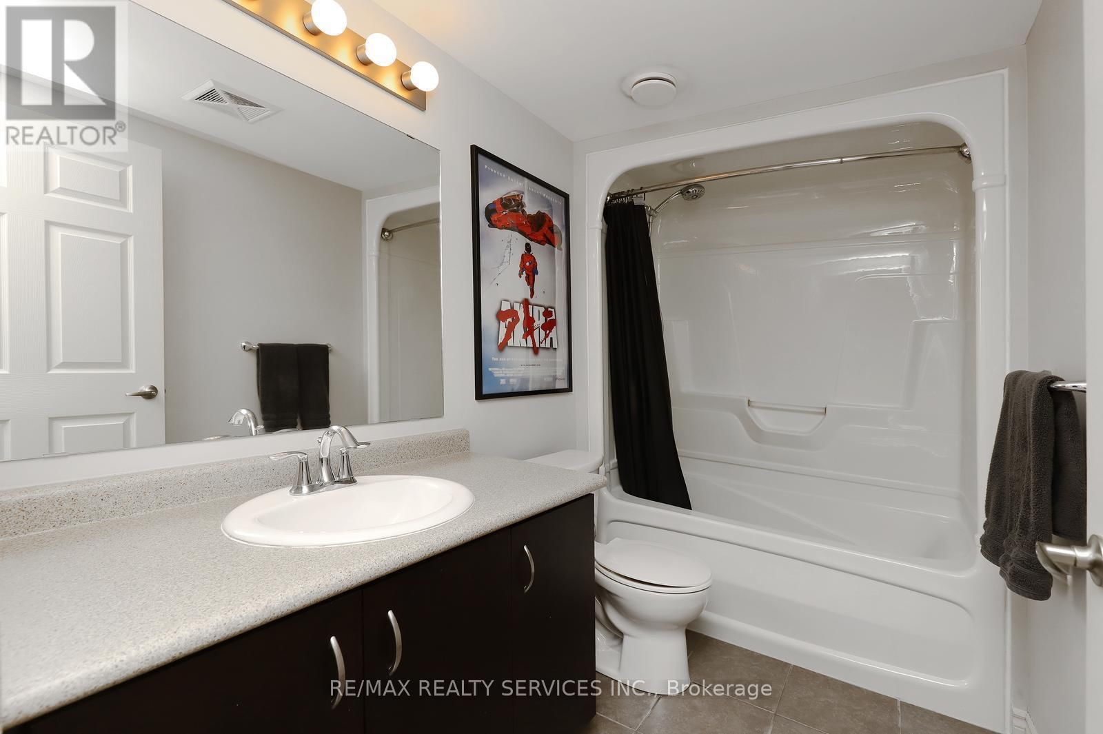 301 - 60 LYNNMORE STREET Image 25