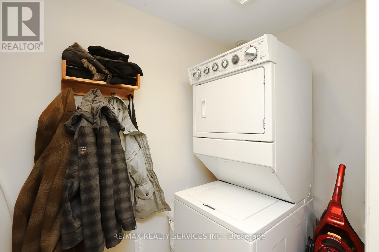 301 - 60 LYNNMORE STREET Image 28