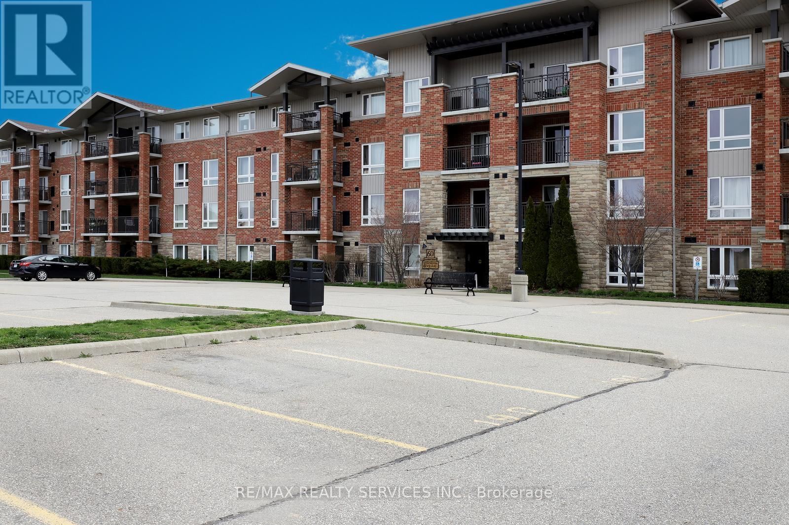 301 - 60 LYNNMORE STREET Image 31