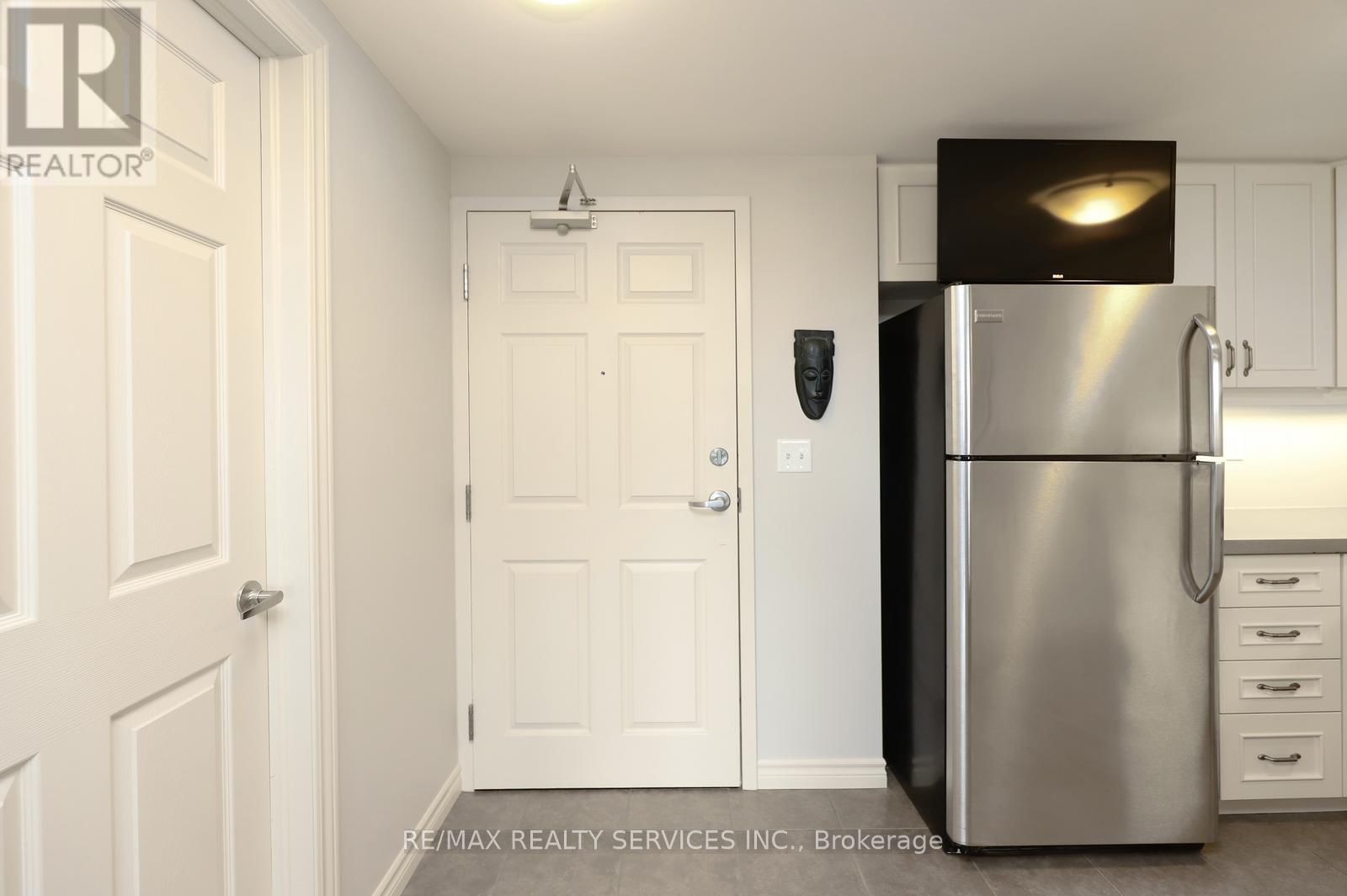 301 - 60 LYNNMORE STREET Image 5