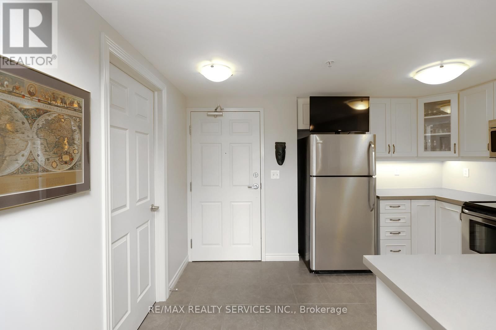 301 - 60 LYNNMORE STREET Image 6