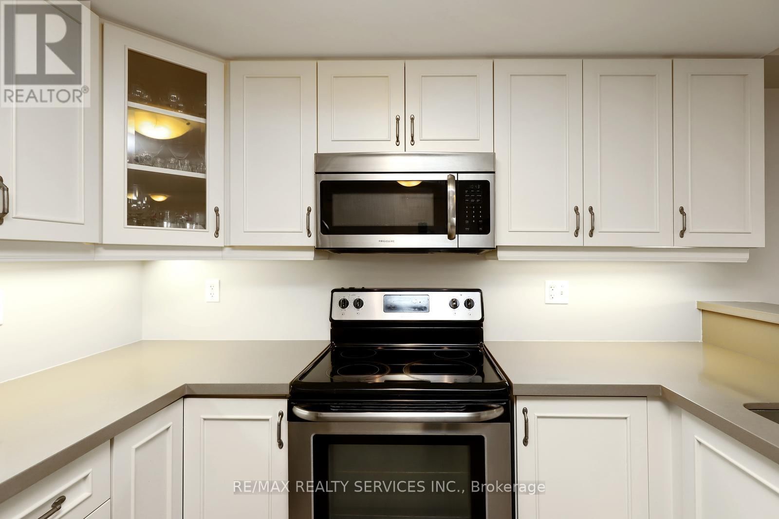 301 - 60 LYNNMORE STREET Image 7