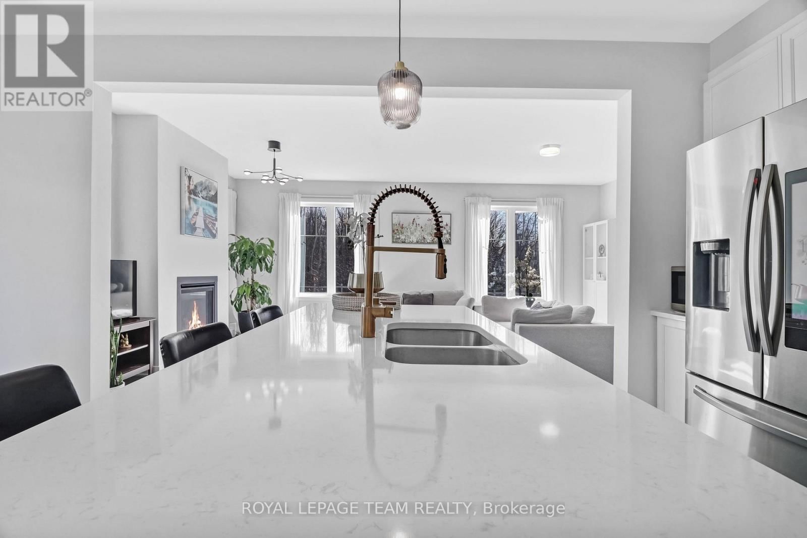 647 CYGNUS STREET Image 11