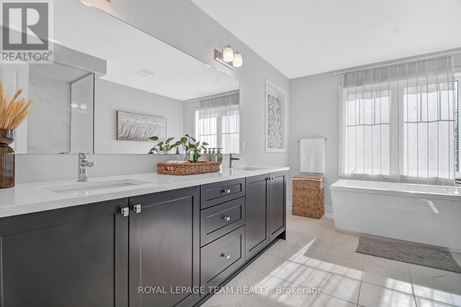 647 CYGNUS STREET Image 17