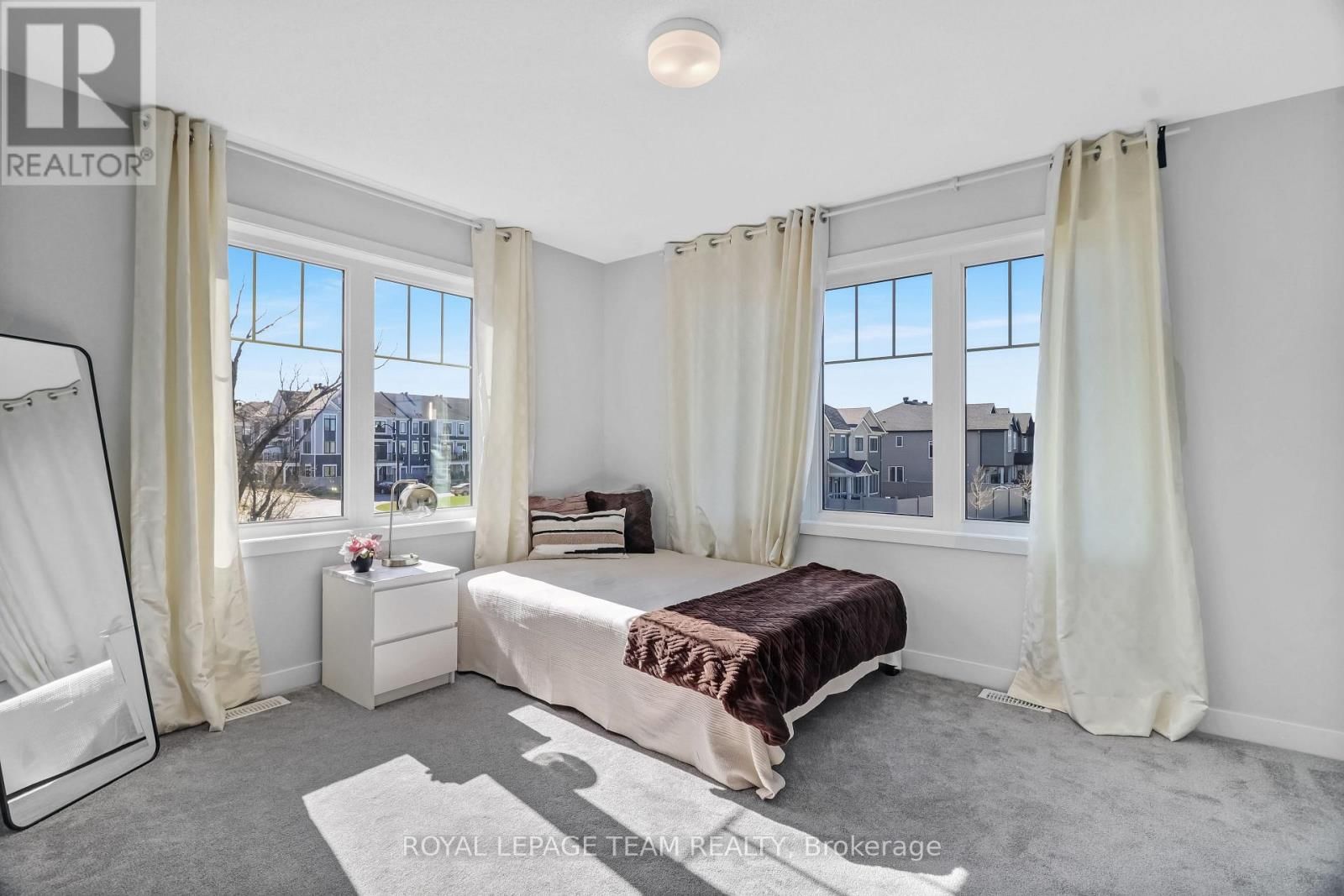 647 CYGNUS STREET Image 21