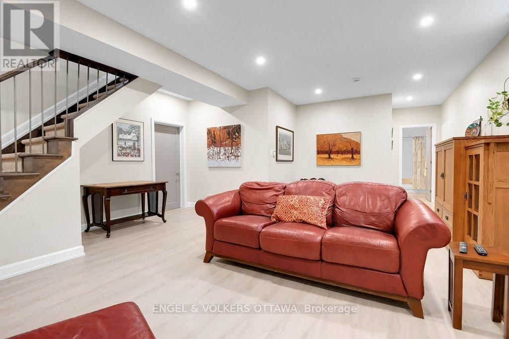 340 BYRON AVENUE Image 39