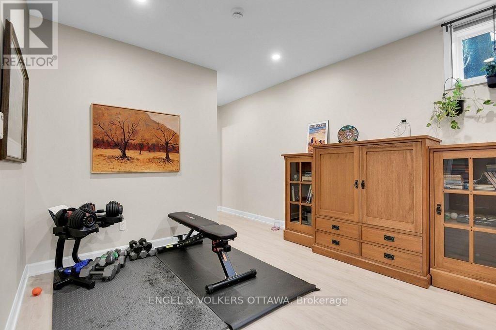 340 BYRON AVENUE Image 40