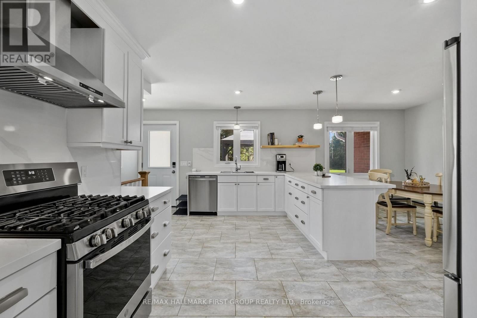 2764 THEATRE ROAD SOUTH Image 11