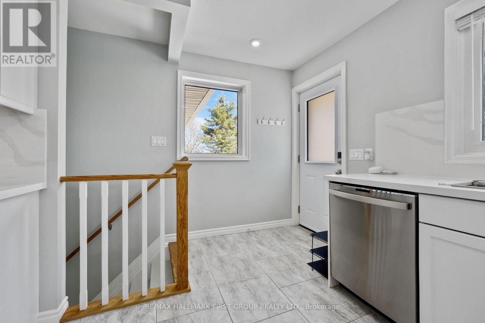 2764 THEATRE ROAD SOUTH Image 27