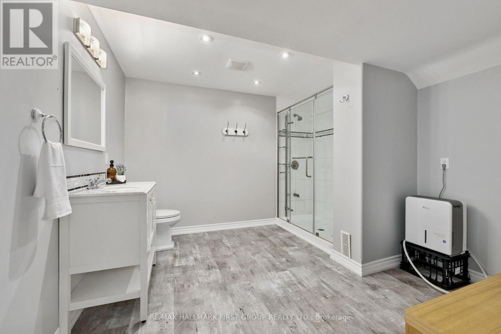 2764 THEATRE ROAD SOUTH Image 38