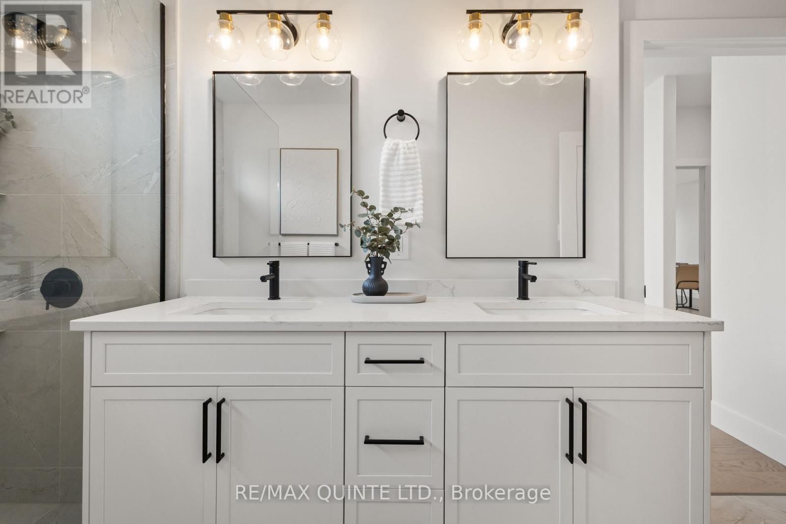 27 EXETER COURT Image 39