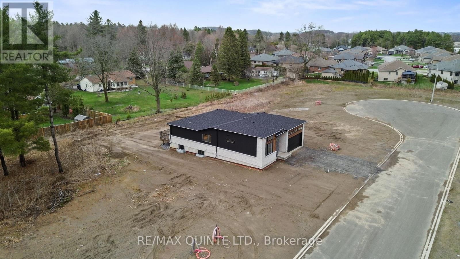 27 EXETER COURT Image 4