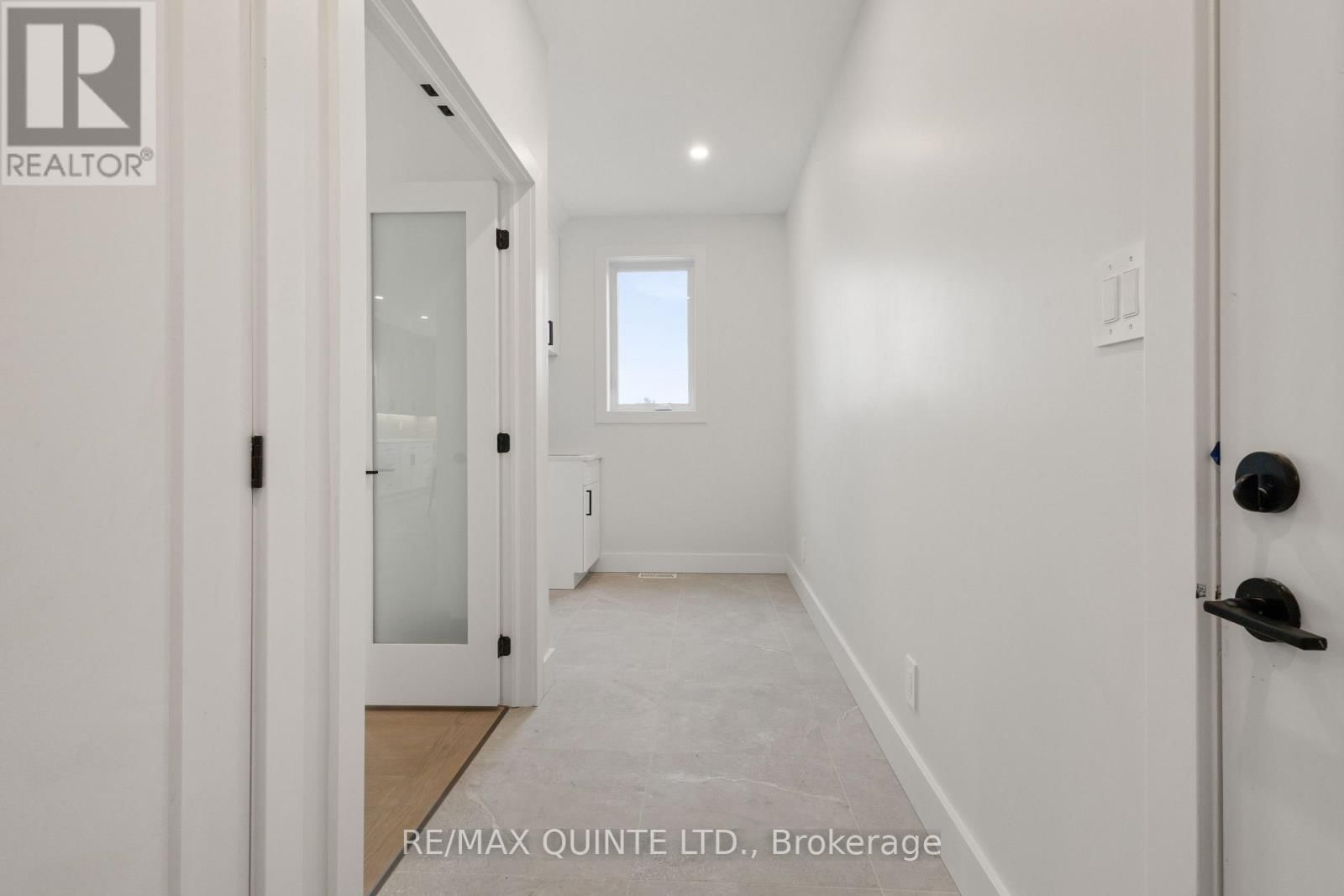 27 EXETER COURT Image 45