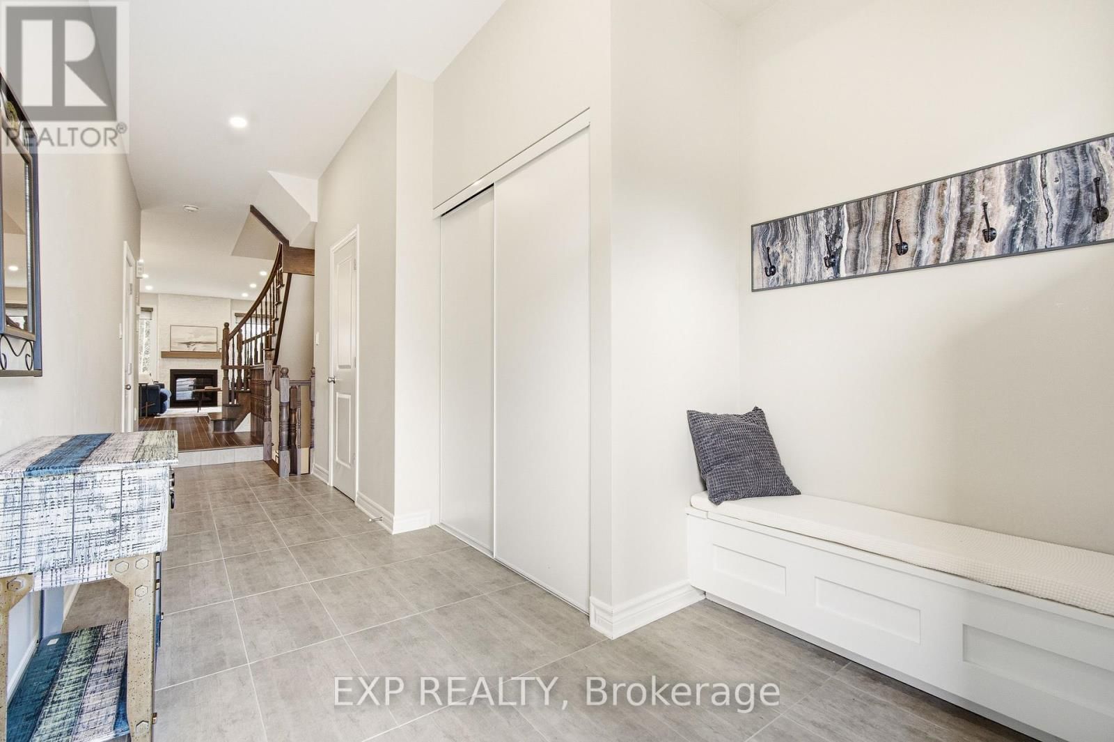 528 FAWN VALLEY PRIVATE Image 2