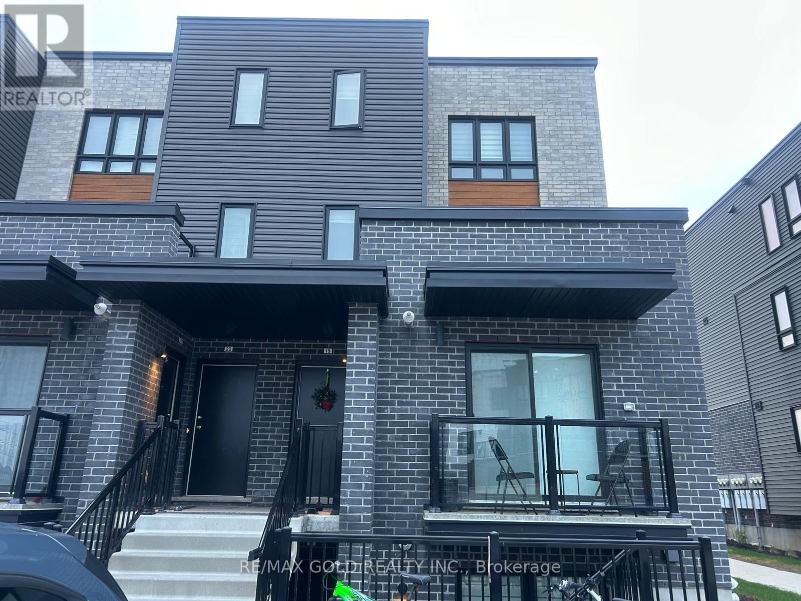 19 - 235 CHAPEL HILL DRIVE Image 1