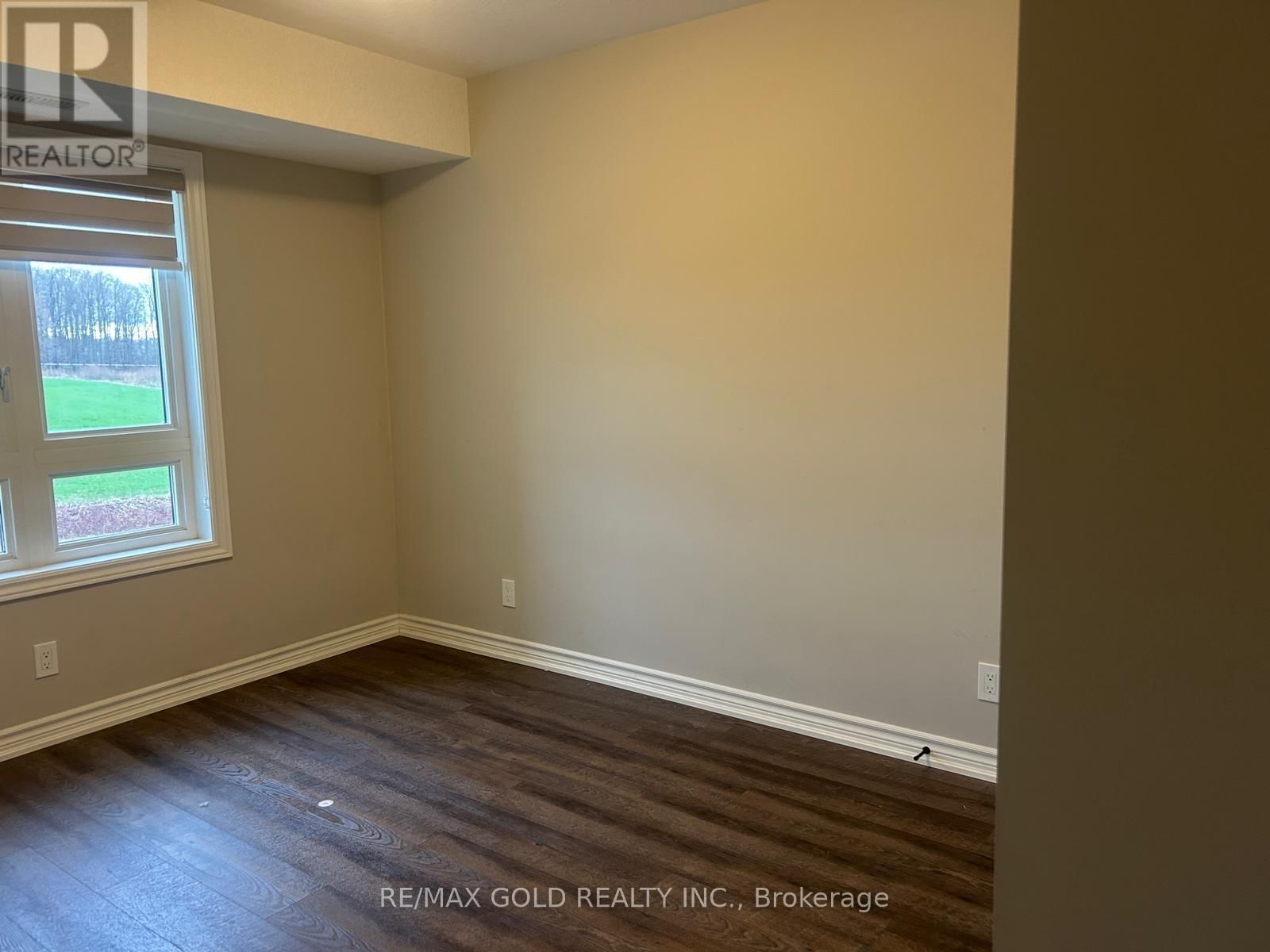 19 - 235 CHAPEL HILL DRIVE Image 14