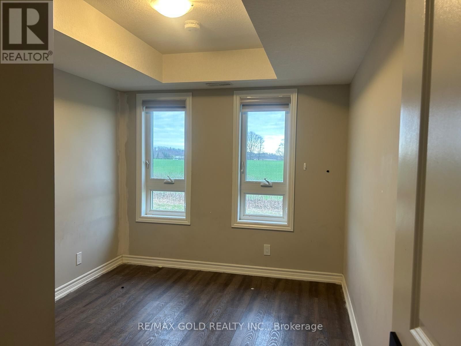 19 - 235 CHAPEL HILL DRIVE Image 17