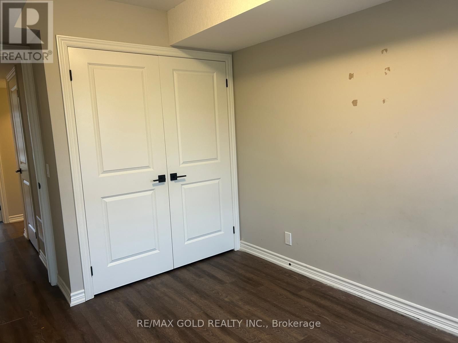 19 - 235 CHAPEL HILL DRIVE Image 18