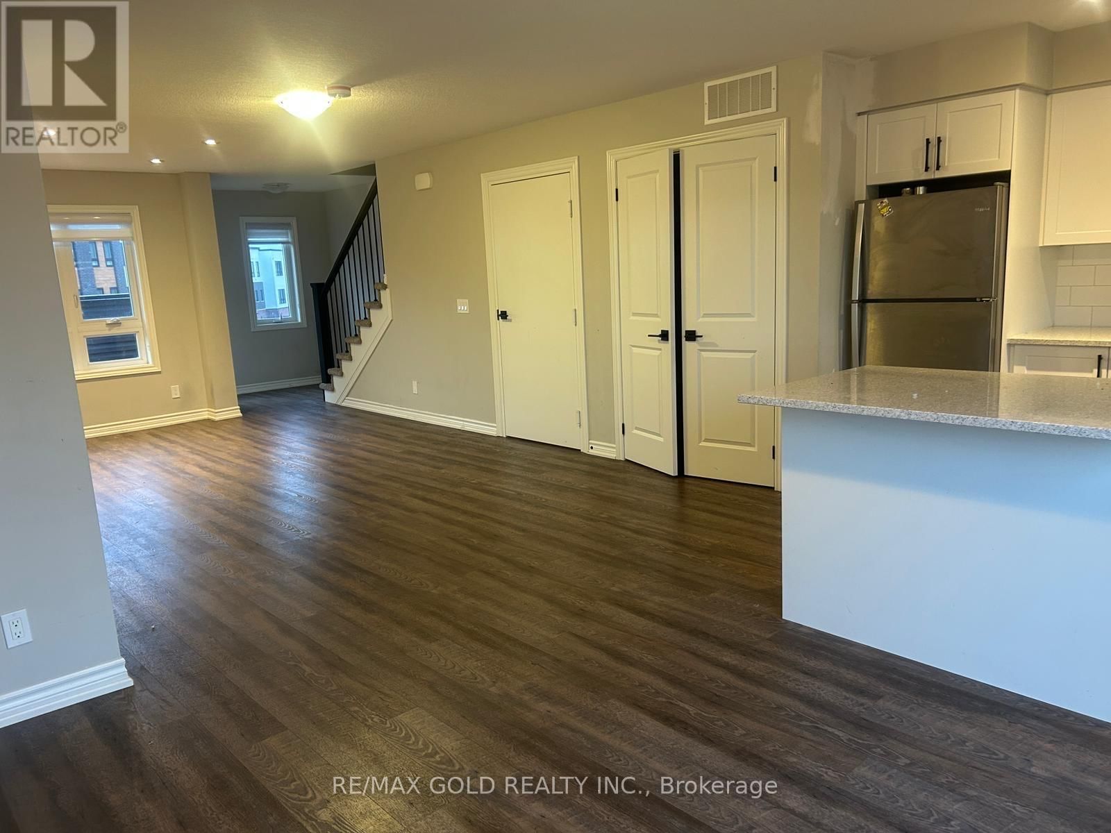 19 - 235 CHAPEL HILL DRIVE Image 4