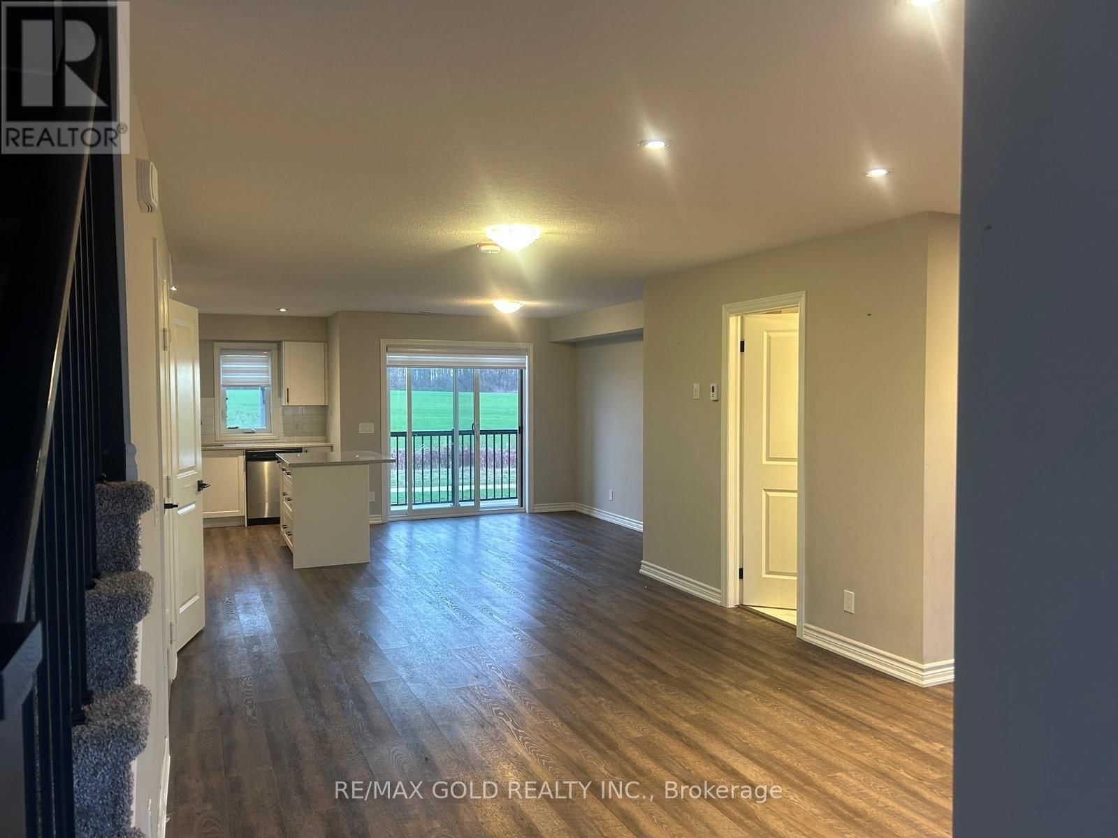 19 - 235 CHAPEL HILL DRIVE Image 5