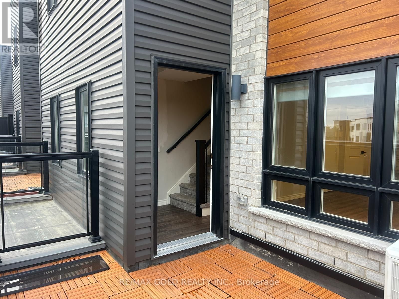 19 - 235 CHAPEL HILL DRIVE Image 7