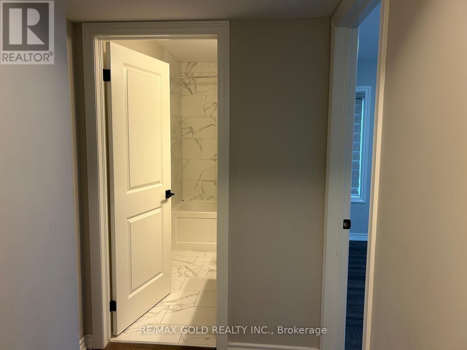 19 - 235 CHAPEL HILL DRIVE Image 9