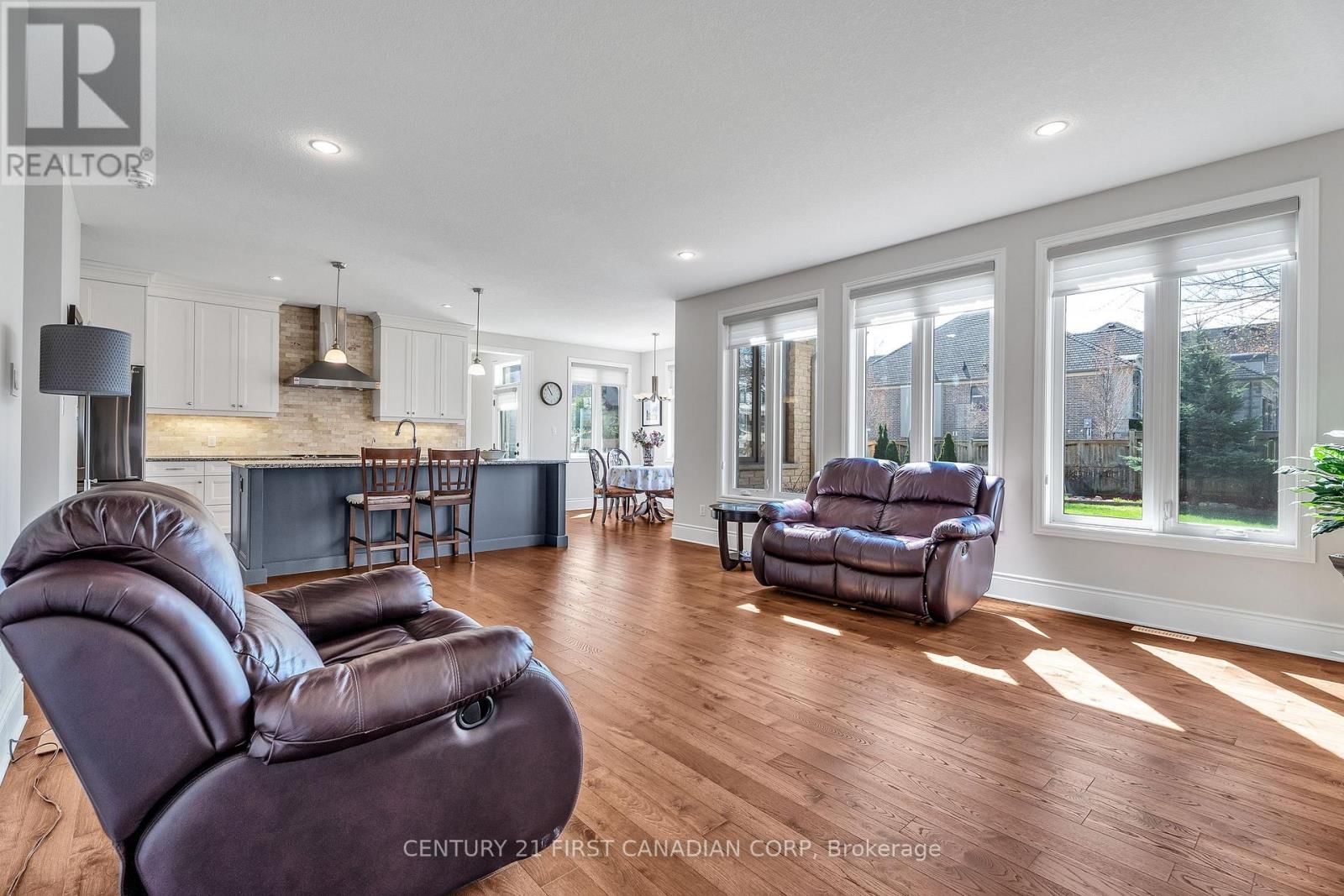 1895 SUMAC WAY Image 25