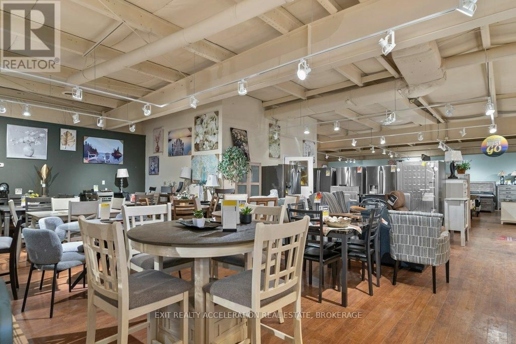 447 CENTRE STREET NORTH Image 13