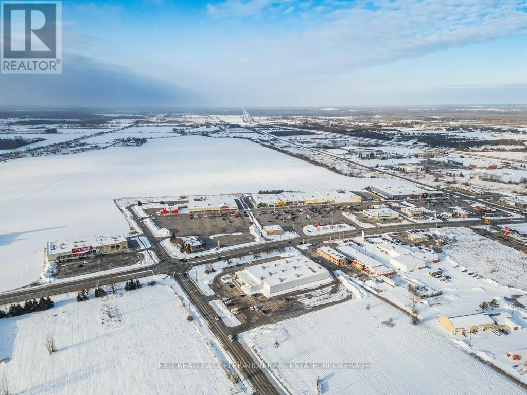 447 CENTRE STREET NORTH Image 43