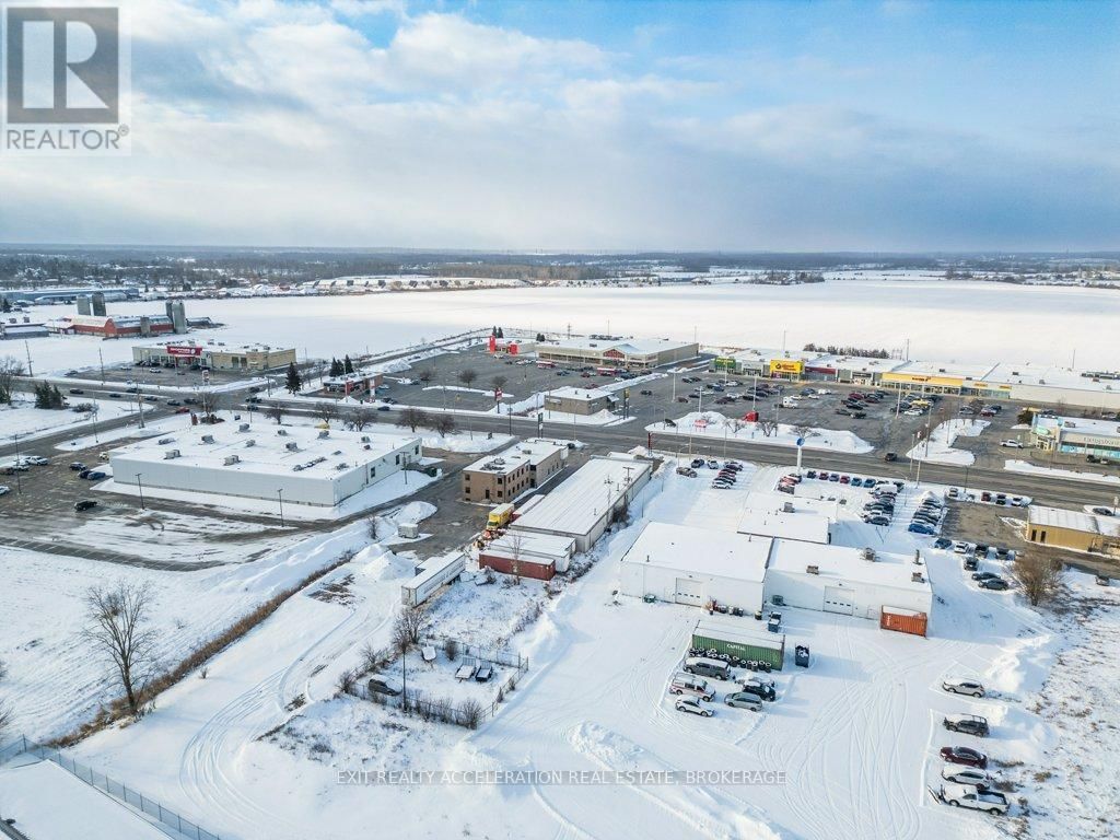 447 CENTRE STREET NORTH Image 46