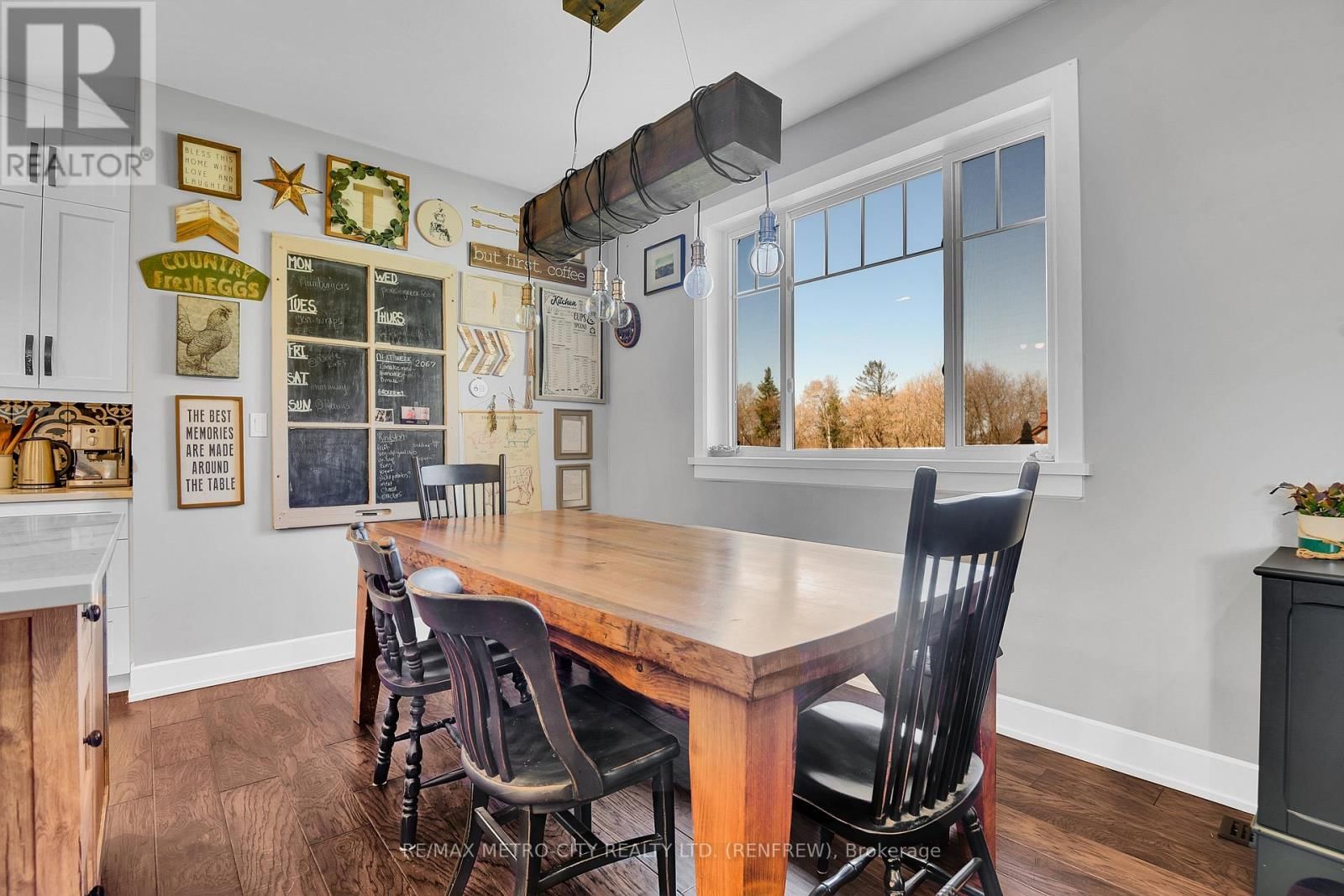 782 BRUCE STREET Image 10