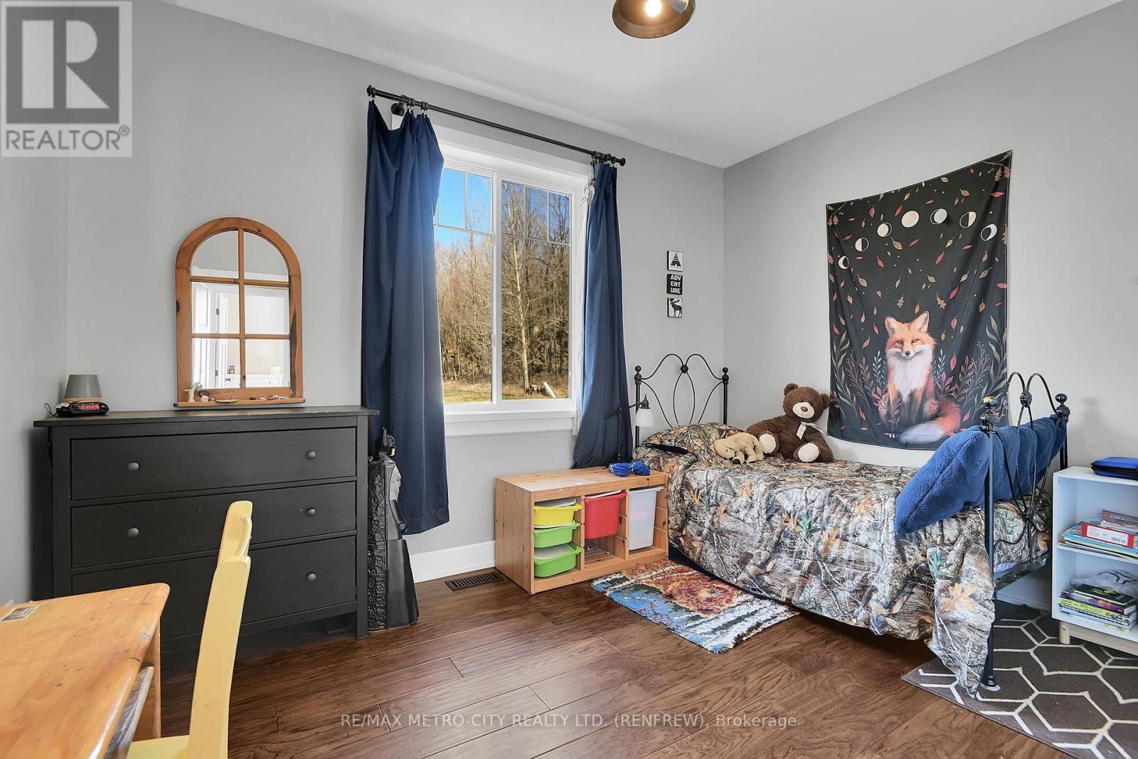 782 BRUCE STREET Image 20